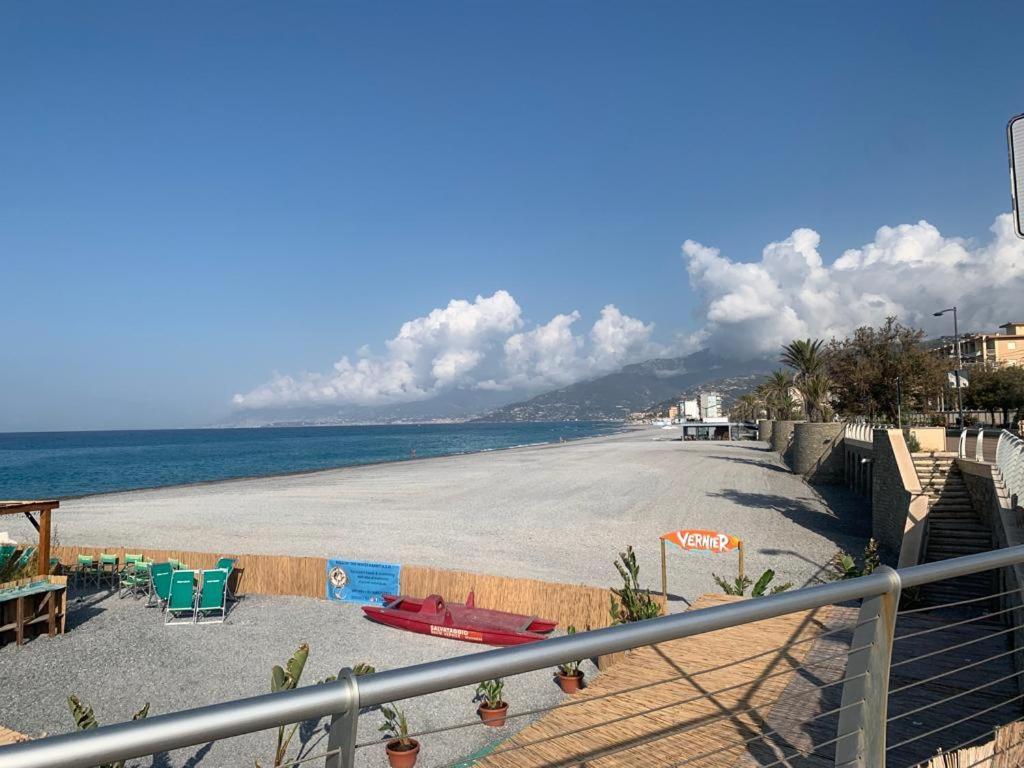 Casa Vacanza! A 50M Dal Mare! Bordighera Zewnętrze zdjęcie