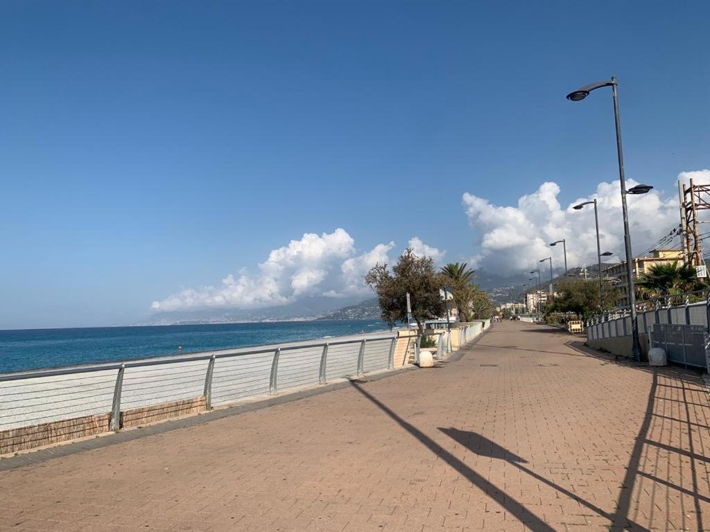 Casa Vacanza! A 50M Dal Mare! Bordighera Zewnętrze zdjęcie