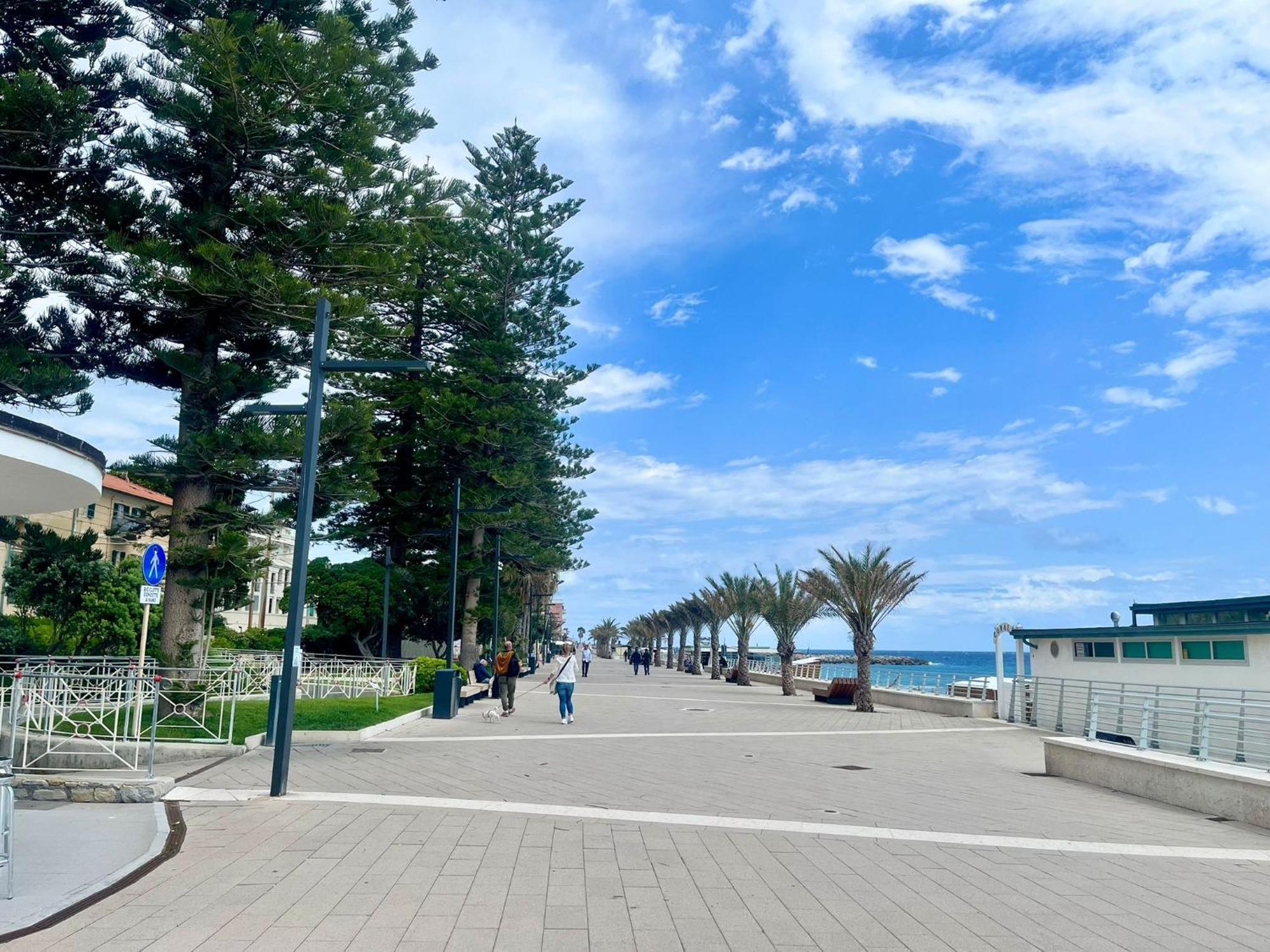 Casa Vacanza! A 50M Dal Mare! Bordighera Zewnętrze zdjęcie